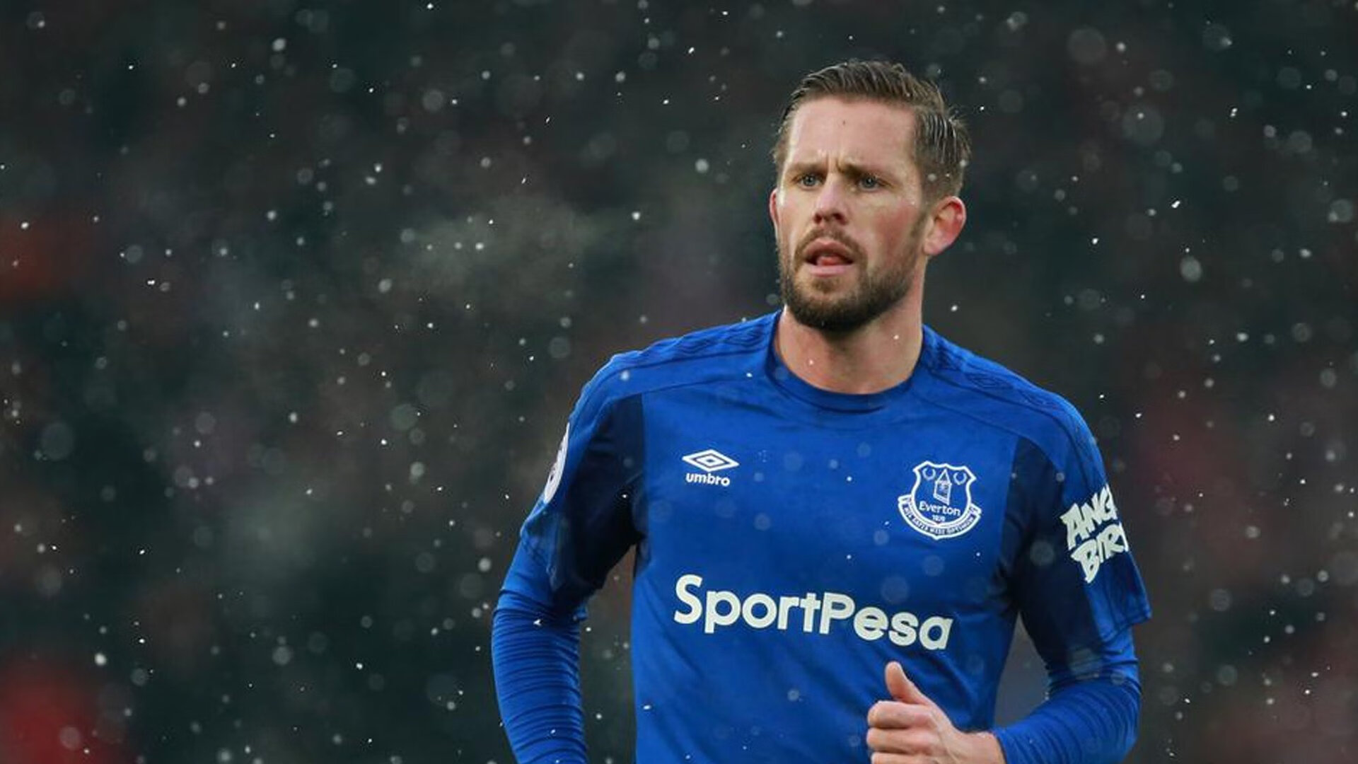 开yun体育-跨界合作的足球主题公益项目不断涌现，推动社会正能量传播，足球公益活动标语